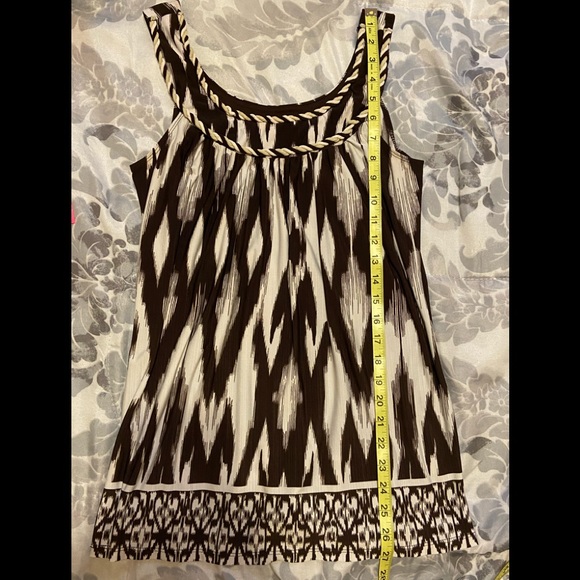 Brown, patterned top - Picture 5 of 6